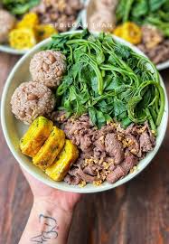 A bowl of food with meat and vegetables

AI-generated content may be incorrect.